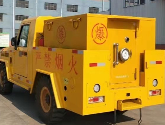华池凯龙爆破器材运输车：保障爆破任务的安全运行